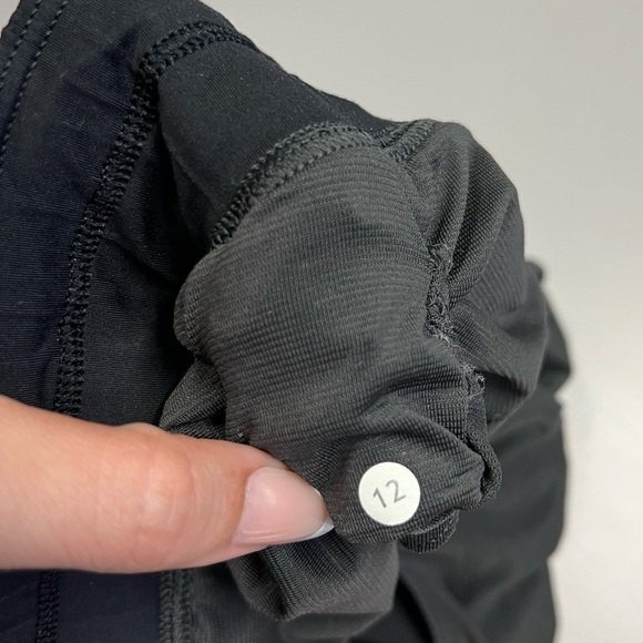 Lululemon 🍋 Run Breeze by Laser Cut Floral Shorts Size 12 - Picture 11 of 14